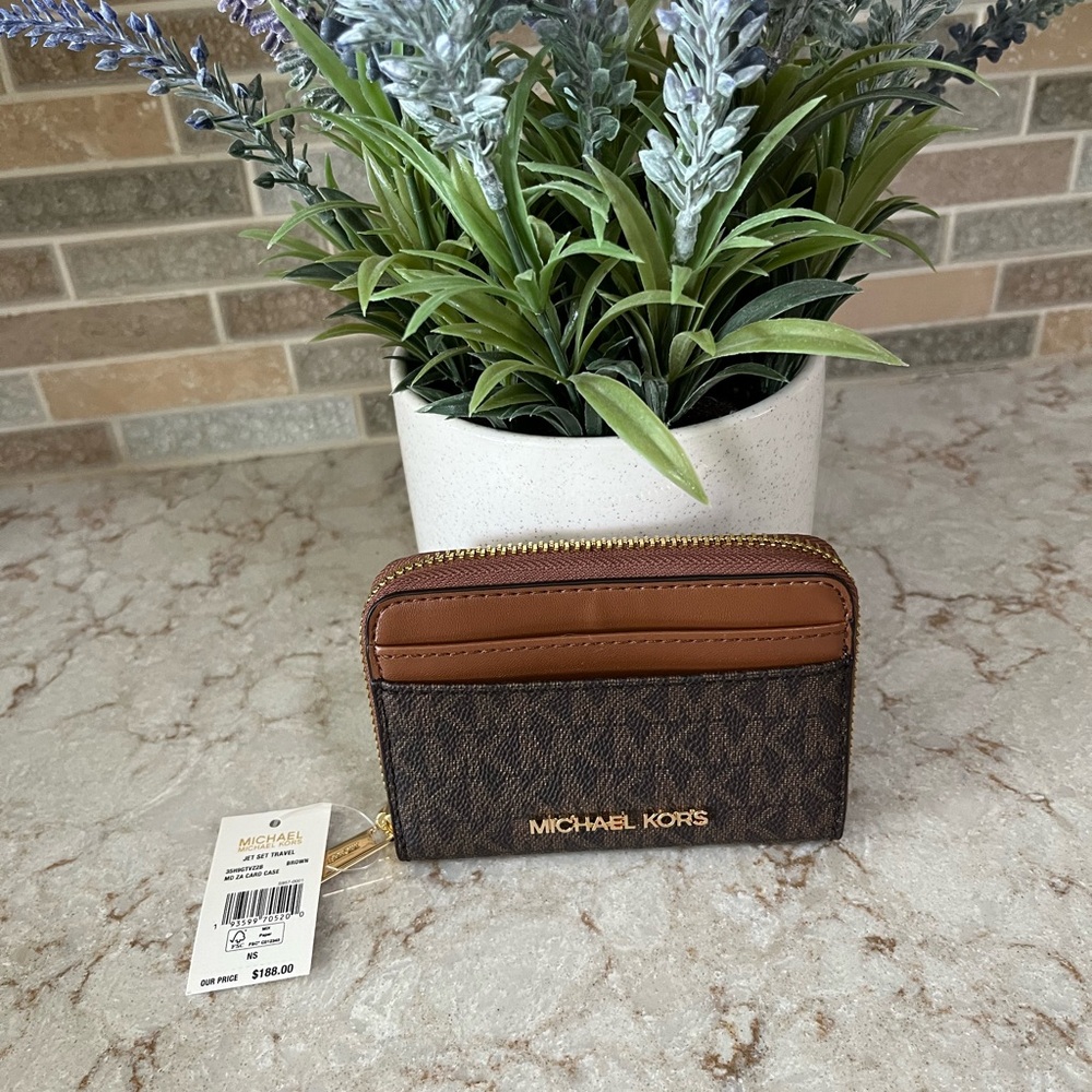 Michael Kors Jet Set Travel Zip Card Case